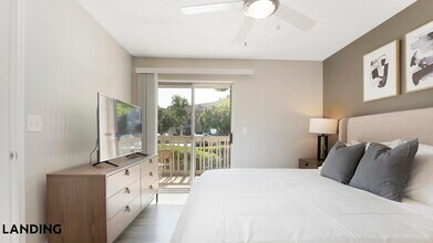 660 Yorktown St, Unit 1125 in Dallas, TX - Foto de edificio - Building Photo