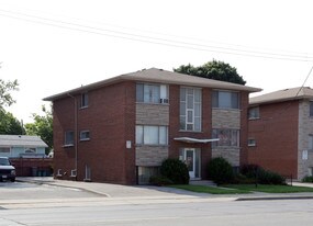 727 Upper James St in Hamilton, ON - Building Photo