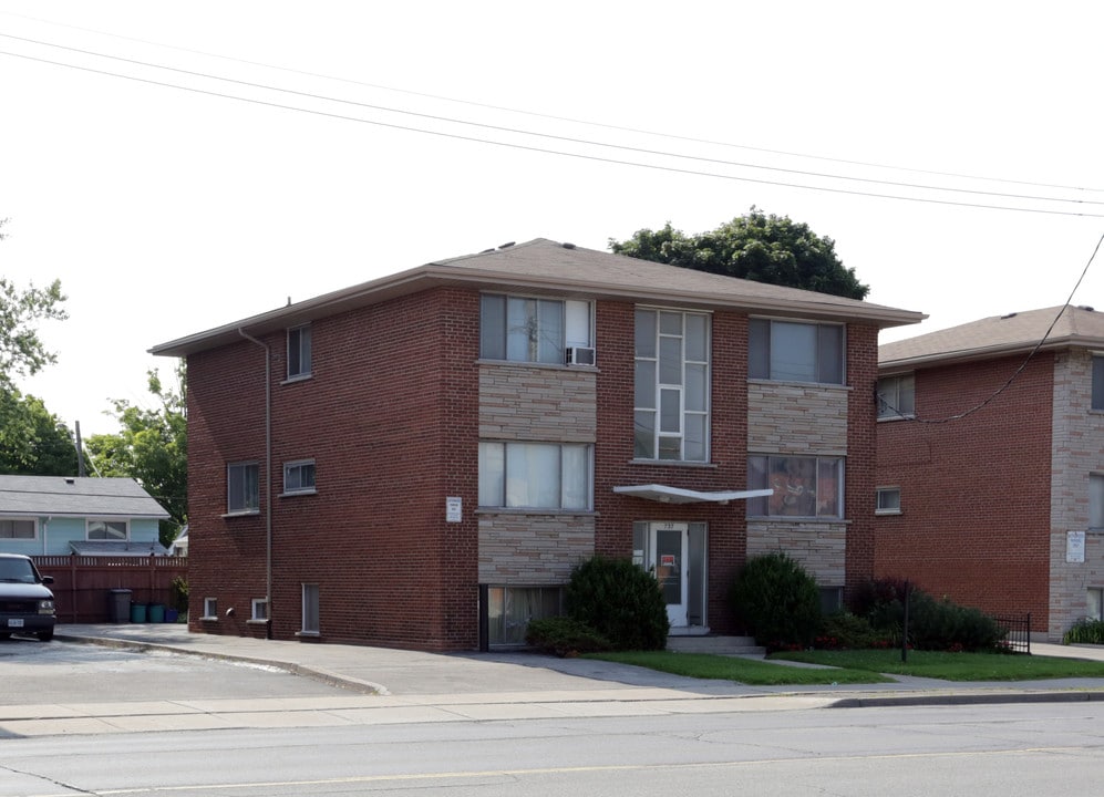 727 Upper James St in Hamilton, ON - Building Photo