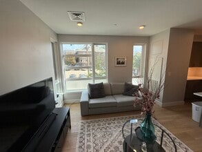 1642 Commonwealth Ave, Unit 203 in Boston, MA - Foto de edificio - Building Photo
