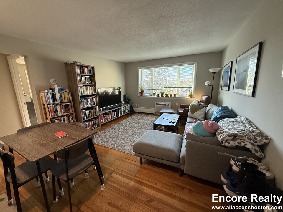 34 Evergreen St, Unit 37 in Boston, MA - Foto de edificio