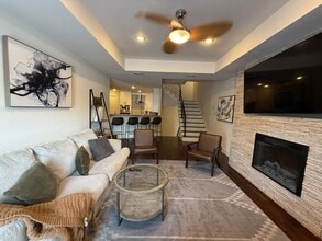 1323 St Joseph St, Unit 19 in Dallas, TX - Foto de edificio - Building Photo