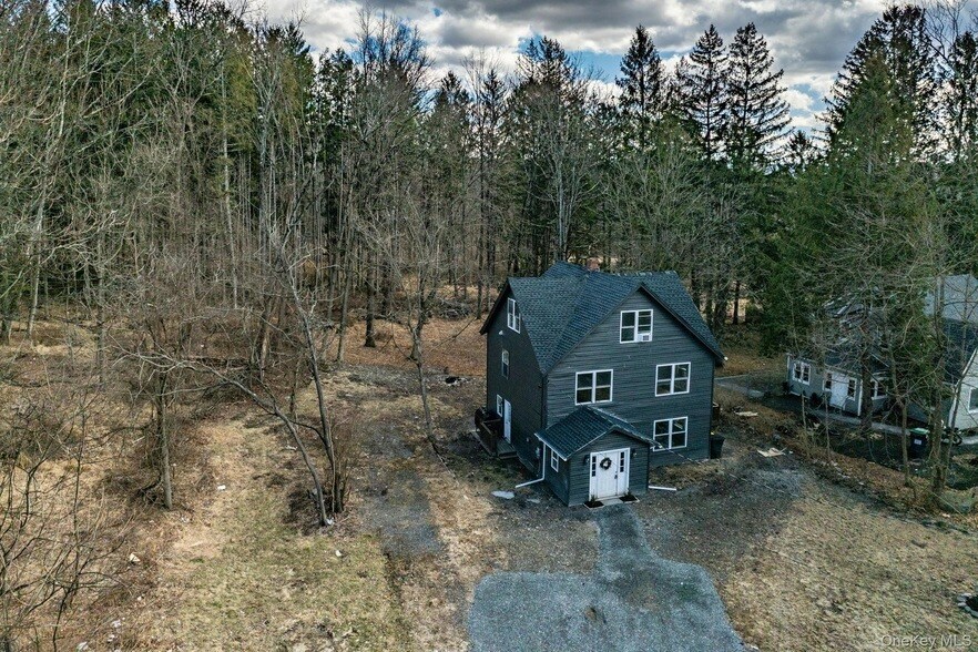 22 Academy Ave in Sparrow Bush, NY - Building Photo