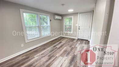 807 S Hardy Ave in Independence, MO - Foto de edificio - Building Photo