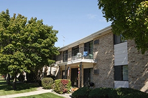 Petretti Apartments in Kenosha, WI - Building Photo - Building Photo