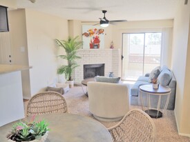 Villa Del Mar Apartments in Arlington, TX - Building Photo
