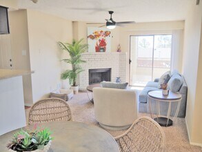 Villa Del Mar Apartments in Arlington, TX - Building Photo - Building Photo