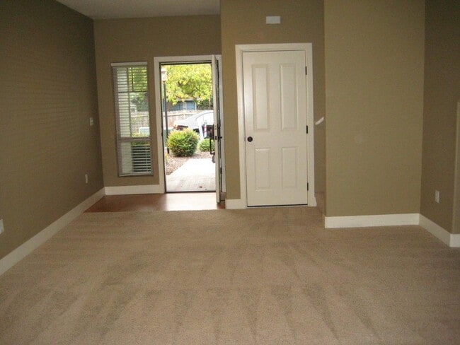 135 Casey Way in Central Point, OR - Building Photo - Building Photo