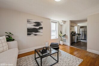 3010 N Albany Ave in Chicago, IL - Building Photo - Building Photo
