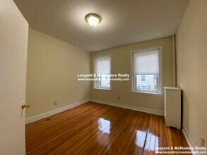 1128 Commonwealth Ave, Unit 3 in Boston, MA - Foto de edificio - Building Photo