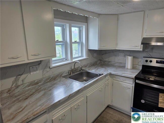 612 W Garrison St in Bethlehem, PA - Building Photo - Building Photo