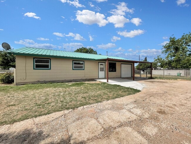 property at 1517 N Breckon Dr