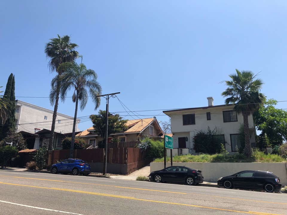 2042 N Cahuenga Blvd in Los Angeles, CA - Building Photo