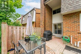 103 Dovedale Dr in Whitby, ON - Building Photo - Building Photo