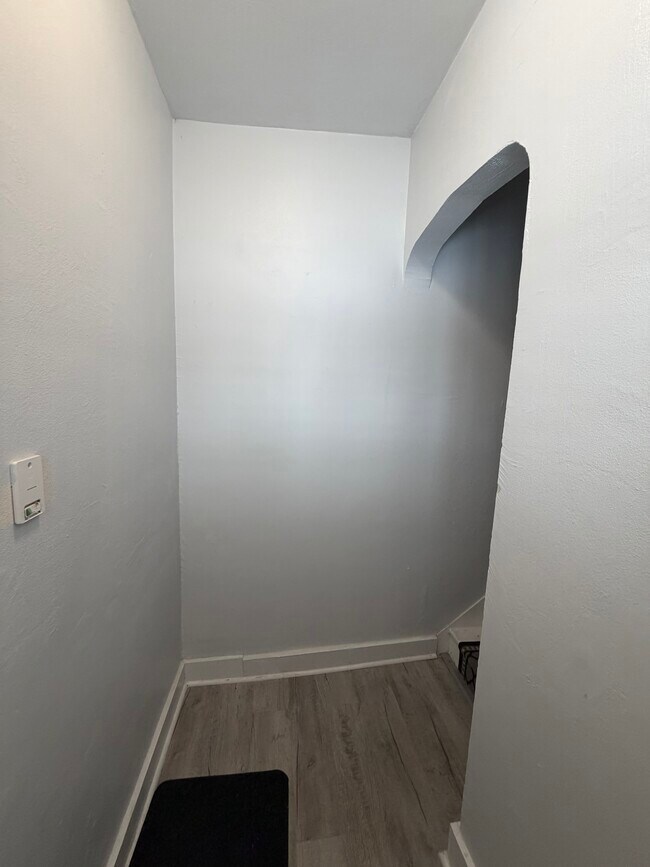 207 S Jefferson St, Unit Upstairs Unit in Ossian, IN - Foto de edificio - Building Photo