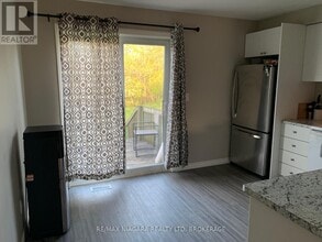 310 Oakdale Ave in St Catharines, ON - Building Photo - Building Photo