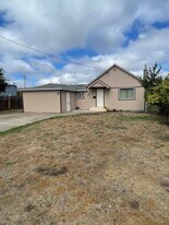 41 E Pine St in Lebanon, OR - Building Photo