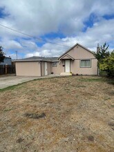 41 E Pine St in Lebanon, OR - Building Photo - Building Photo