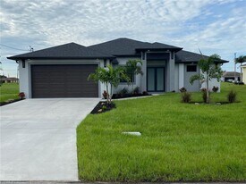 702 NW 2nd Ln in Cape Coral, FL - Building Photo