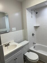 21 Whitney Rd, Unit 1 in Quincy, MA - Building Photo - Building Photo