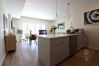 460 Washington St, Unit 201 in Boston, MA - Building Photo - Building Photo