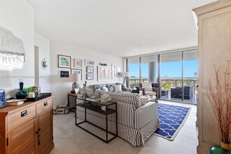 3598 Yacht Club Dr in Aventura, FL - Building Photo - Building Photo