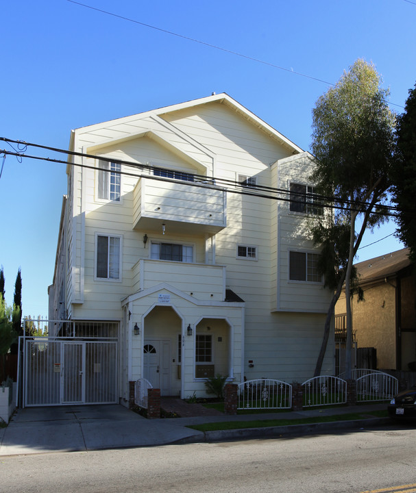 604 Cherry Ave in Long Beach, CA - Building Photo