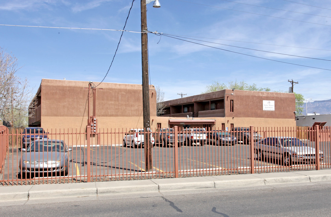 Aztec Manor in Albuquerque, NM - Foto de edificio