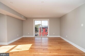 1711 S 5th St in Philadelphia, PA - Foto de edificio - Building Photo