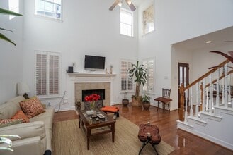 1131 Enclave Square E in Houston, TX - Building Photo - Building Photo