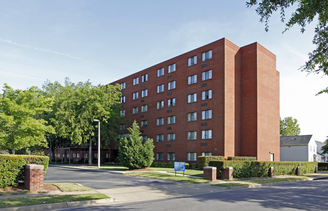 Calvary Towers in Norfolk, VA - Building Photo