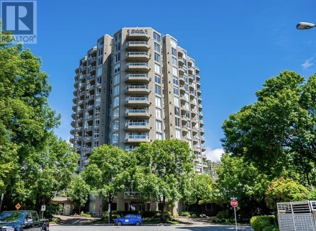 property at 1135-1135 Quayside Dr