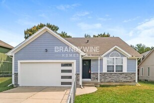 13707 Bennington Ave in Grandview, MO - Building Photo