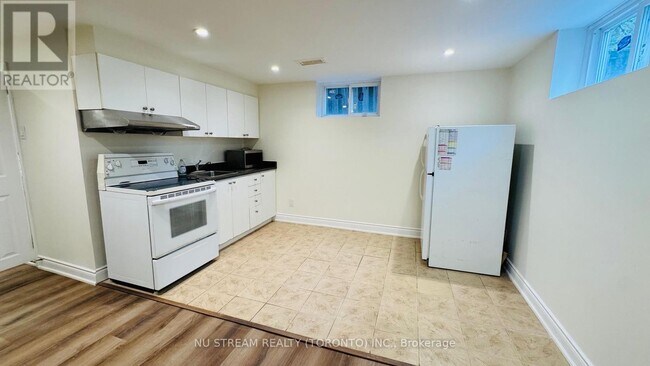 435 Cummer Ave in Toronto, ON - Building Photo - Building Photo