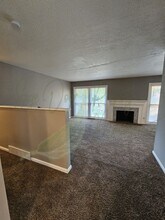 9000 E 57th St in Raytown, MO - Foto de edificio - Building Photo