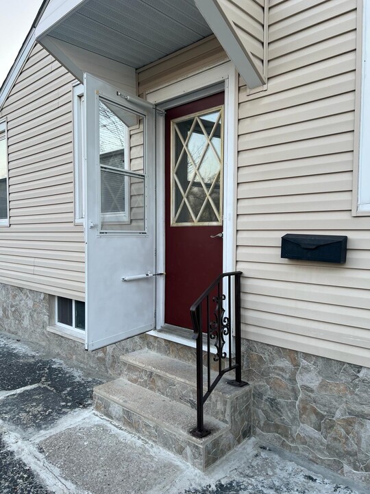210 Kansas Ave in Belleville, IL - Building Photo