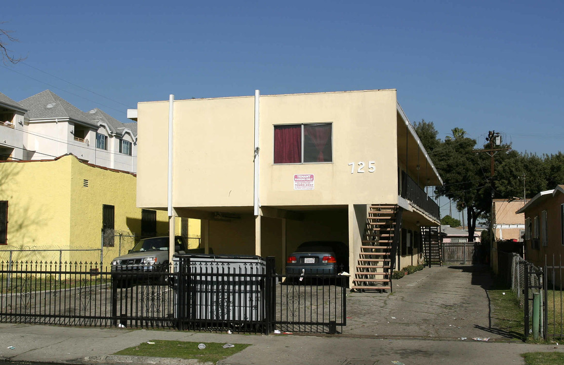 725 W 84th St in Los Angeles, CA - Building Photo