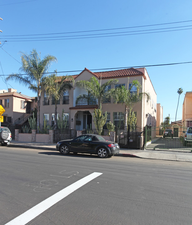 1152 N Kingsley Dr in Los Angeles, CA - Building Photo