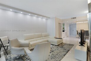 4775 Collins Ave in Miami Beach, FL - Building Photo