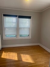 15111 E Vernor Hwy in Grosse Pointe Park, MI - Foto de edificio - Building Photo