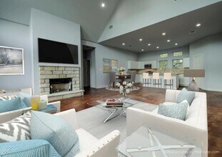 17707 Westlake Dr in Dripping Springs, TX - Foto de edificio - Building Photo