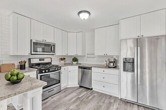 1216 Groesbeck Rd in Cincinnati, OH - Building Photo - Building Photo