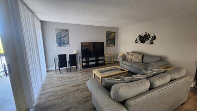2255 Lindell Blvd in Delray Beach, FL - Building Photo - Building Photo