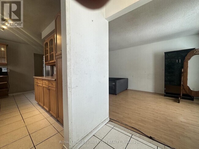 42 Montjoy Crescent in Brampton, ON - Building Photo - Building Photo