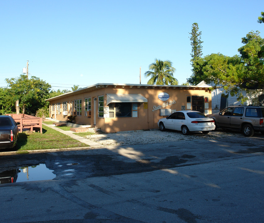 611 NE 5th Ave in Fort Lauderdale, FL - Building Photo