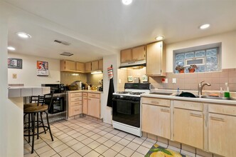 6216 N Richmond St in Chicago, IL - Building Photo - Interior Photo