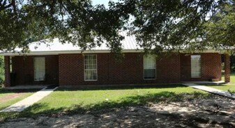 468 Mt Carmel Rd, Unit Duplex Unit B in Carriere, MS - Building Photo
