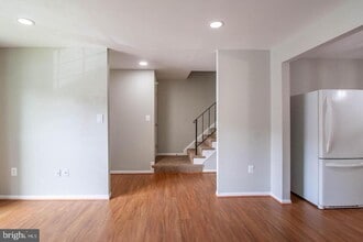 9709 Lakepointe Dr in Burke, VA - Building Photo - Building Photo