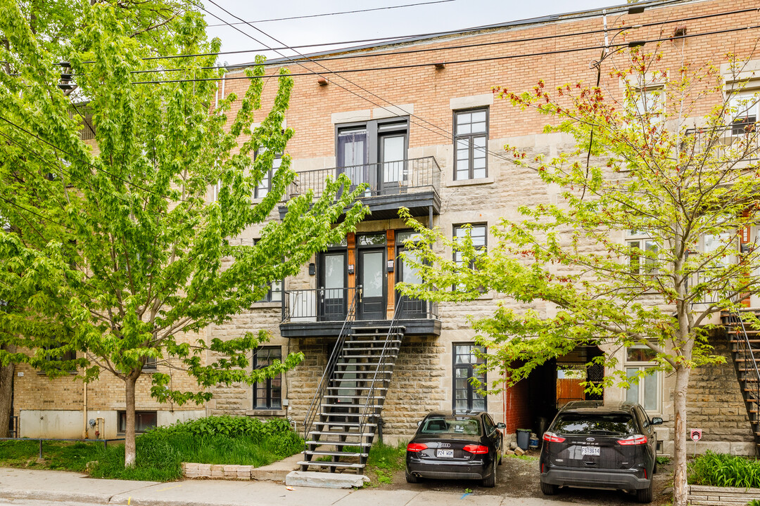 323 Saint-Philippe Rue in Montréal, QC - Building Photo