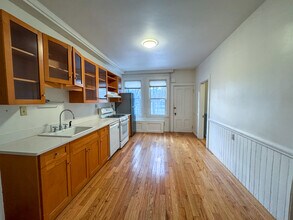 201 High St, Unit 1 in Brookline, MA - Foto de edificio - Building Photo